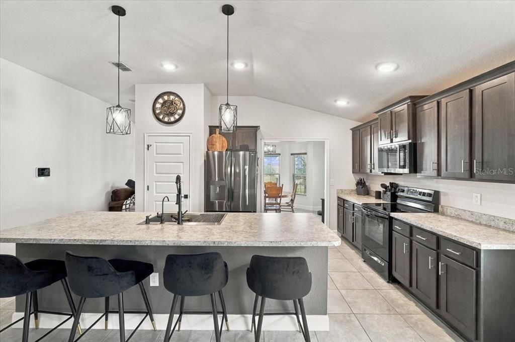 For Sale: $345,000 (3 beds, 2 baths, 1783 Square Feet)