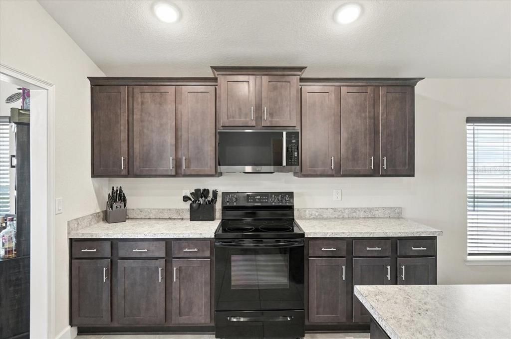 For Sale: $345,000 (3 beds, 2 baths, 1783 Square Feet)