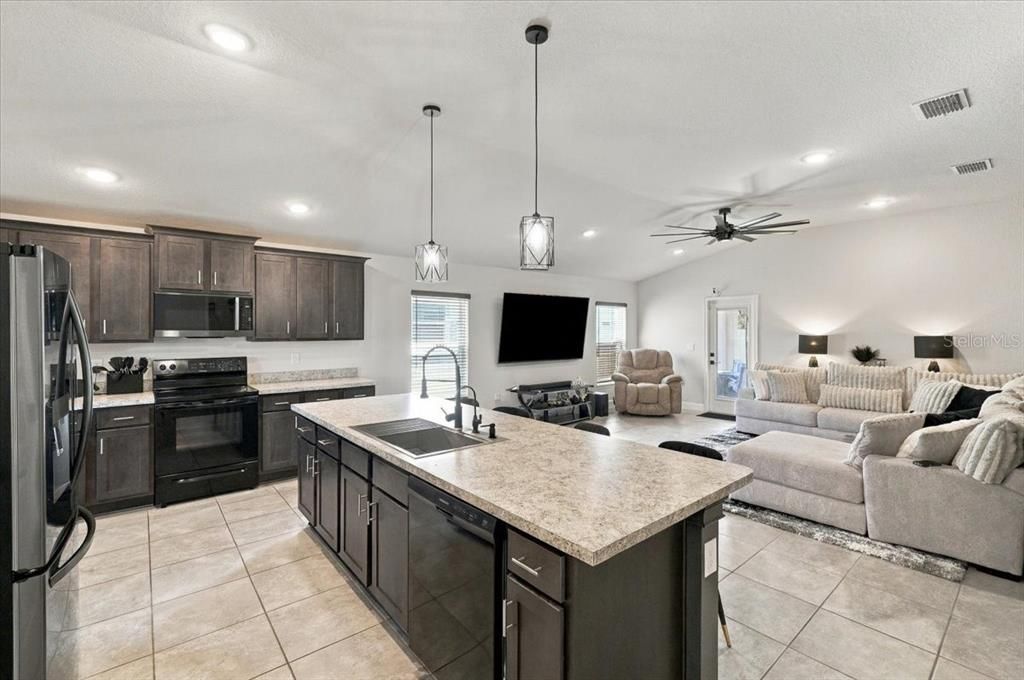 For Sale: $345,000 (3 beds, 2 baths, 1783 Square Feet)