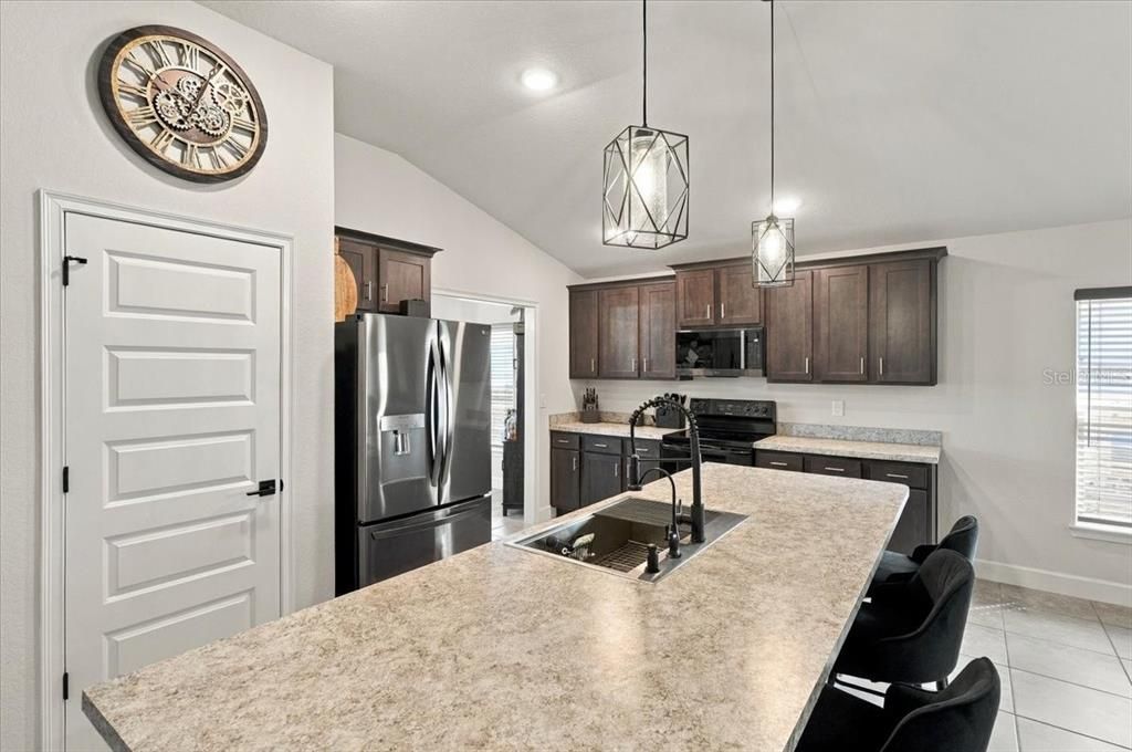 For Sale: $345,000 (3 beds, 2 baths, 1783 Square Feet)