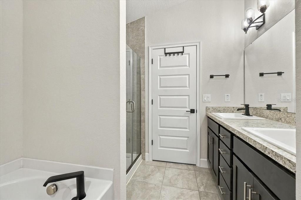 For Sale: $345,000 (3 beds, 2 baths, 1783 Square Feet)
