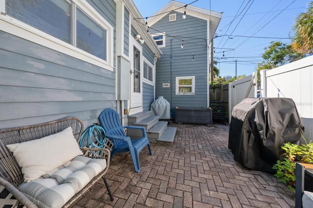 For Sale: $799,000 (3 beds, 2 baths, 2167 Square Feet)