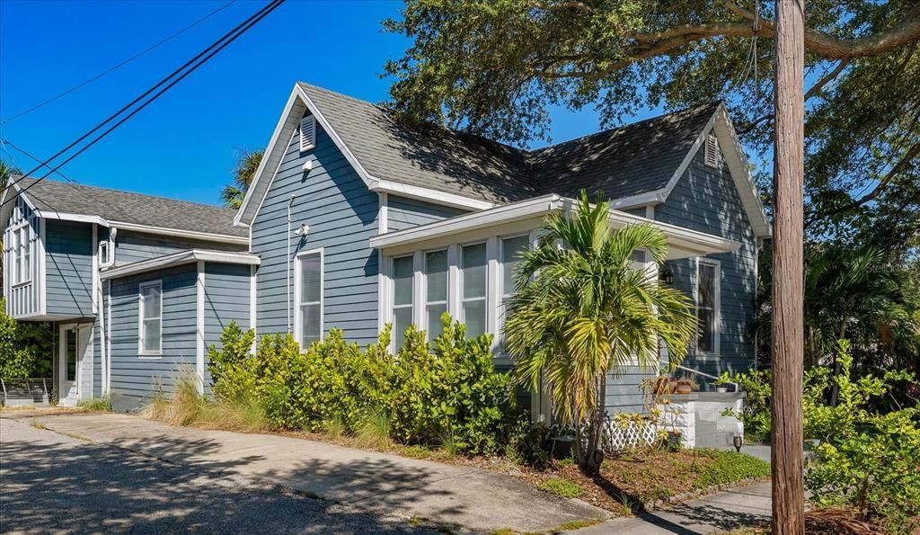 For Sale: $799,000 (3 beds, 2 baths, 2167 Square Feet)