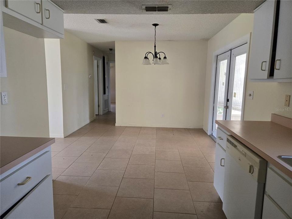For Sale: $199,900 (2 beds, 2 baths, 1008 Square Feet)