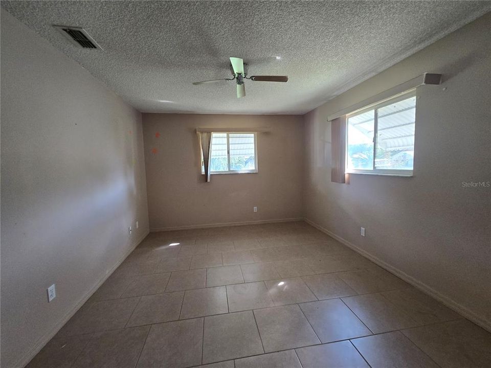 For Sale: $199,900 (2 beds, 2 baths, 1008 Square Feet)