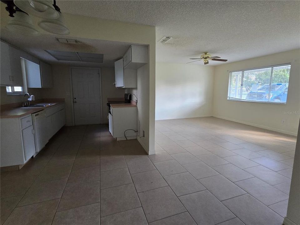 For Sale: $199,900 (2 beds, 2 baths, 1008 Square Feet)