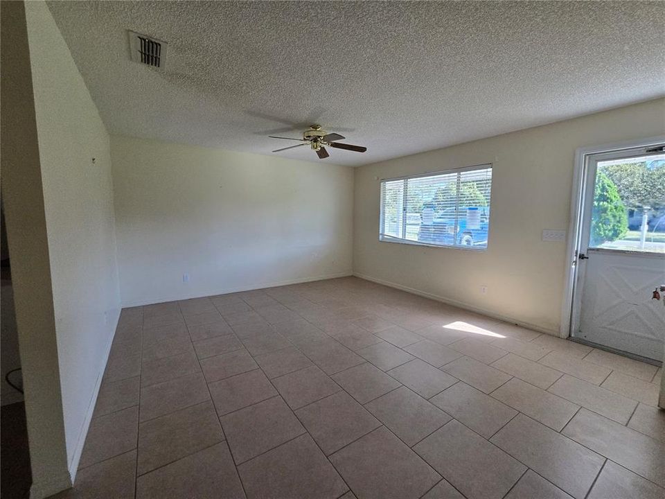 For Sale: $199,900 (2 beds, 2 baths, 1008 Square Feet)