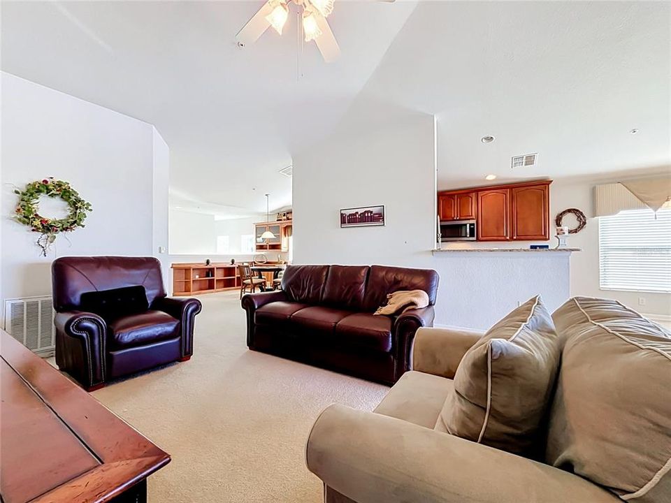 For Sale: $239,999 (2 beds, 2 baths, 1826 Square Feet)