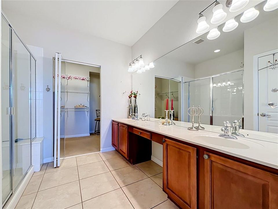For Sale: $239,999 (2 beds, 2 baths, 1826 Square Feet)