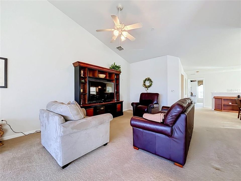 For Sale: $239,999 (2 beds, 2 baths, 1826 Square Feet)