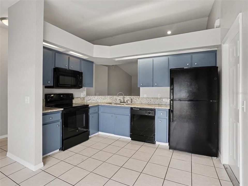 На продажу: $279,900 (3 спален, 2 ванн, 1266 Квадратных фут)