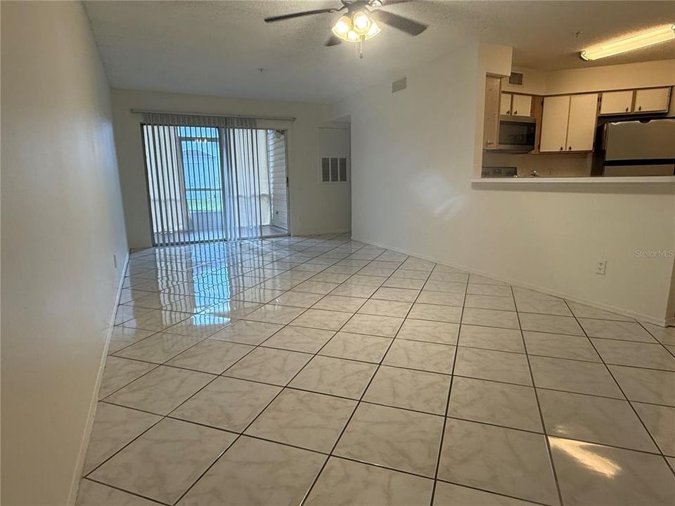 For Sale: $157,000 (2 beds, 2 baths, 886 Square Feet)