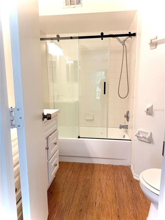 For Sale: $157,000 (2 beds, 2 baths, 886 Square Feet)