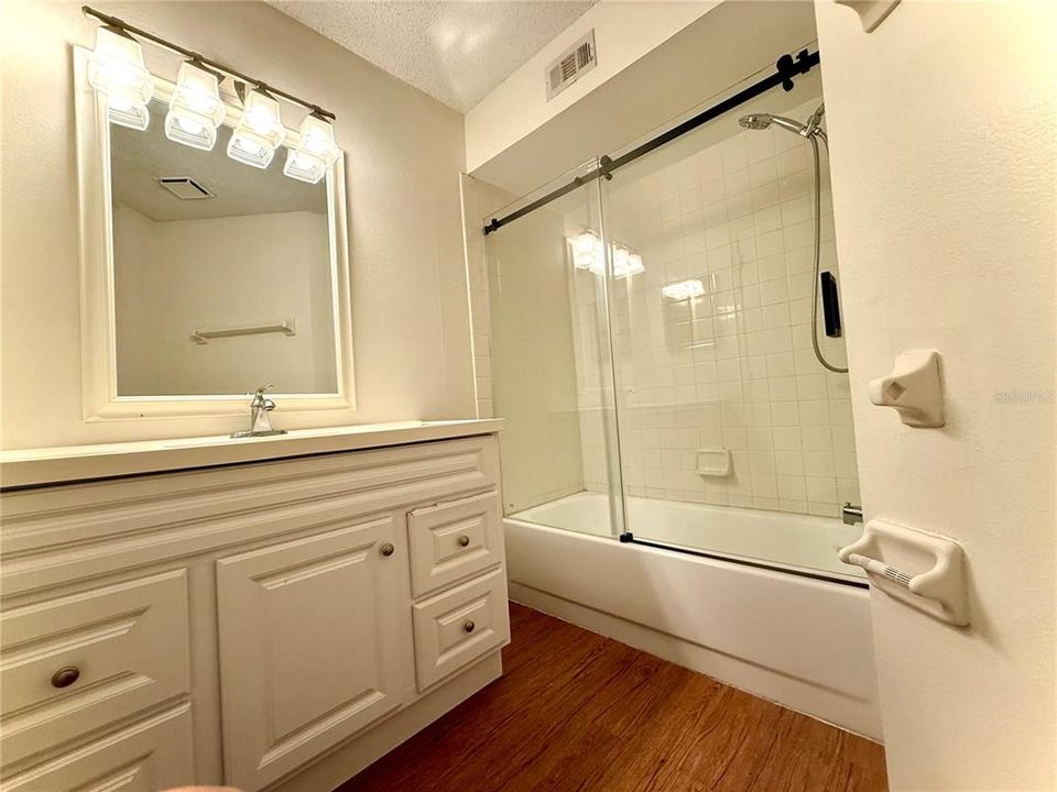 For Sale: $157,000 (2 beds, 2 baths, 886 Square Feet)