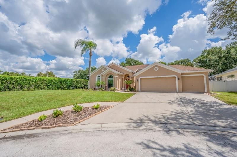 For Sale: $685,000 (4 beds, 3 baths, 2698 Square Feet)