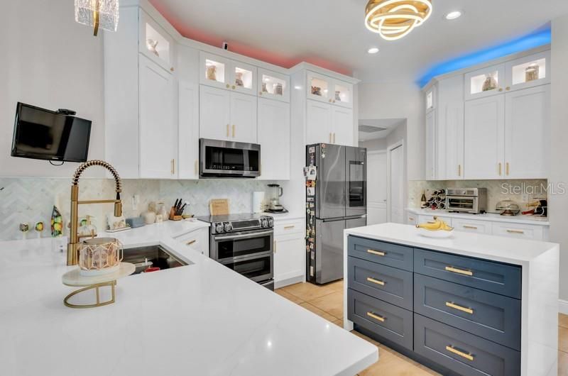 For Sale: $685,000 (4 beds, 3 baths, 2698 Square Feet)