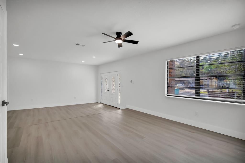 For Sale: $455,900 (6 beds, 4 baths, 3814 Square Feet)