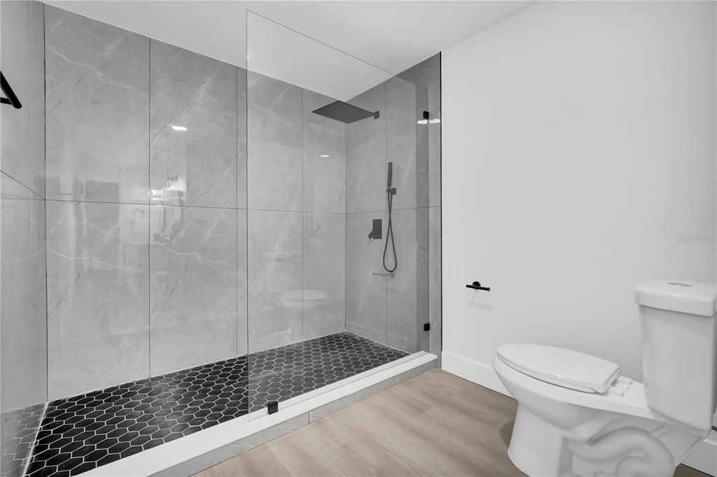 For Sale: $455,900 (6 beds, 4 baths, 3814 Square Feet)