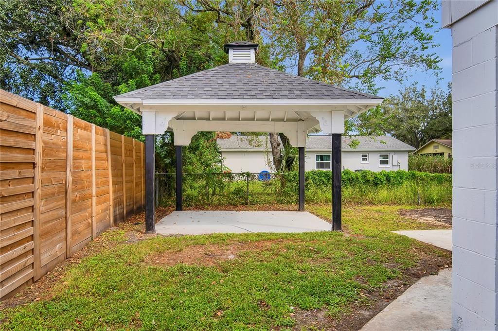 For Sale: $455,900 (6 beds, 4 baths, 3814 Square Feet)