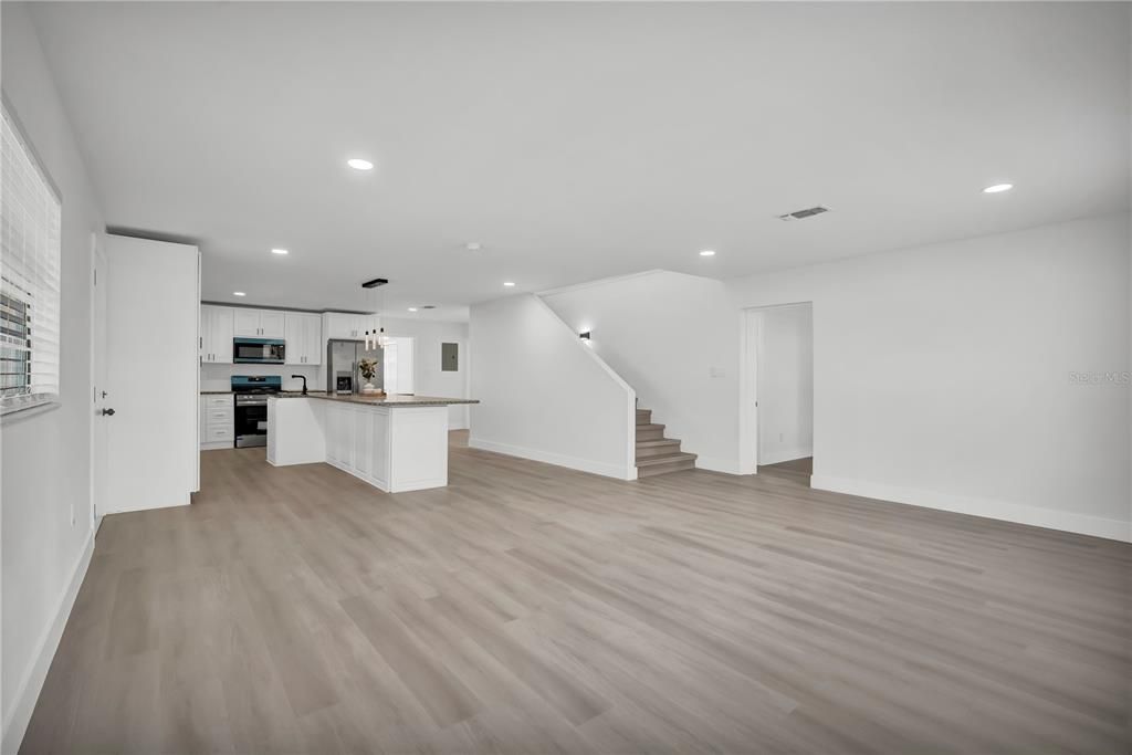 For Sale: $455,900 (6 beds, 4 baths, 3814 Square Feet)