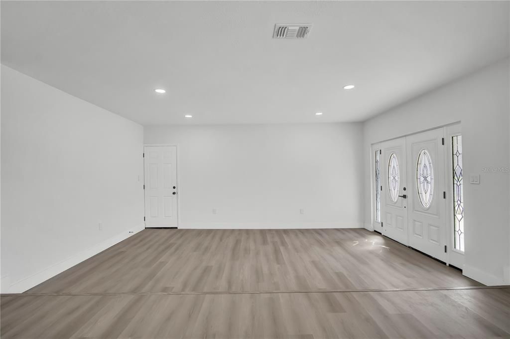 For Sale: $455,900 (6 beds, 4 baths, 3814 Square Feet)
