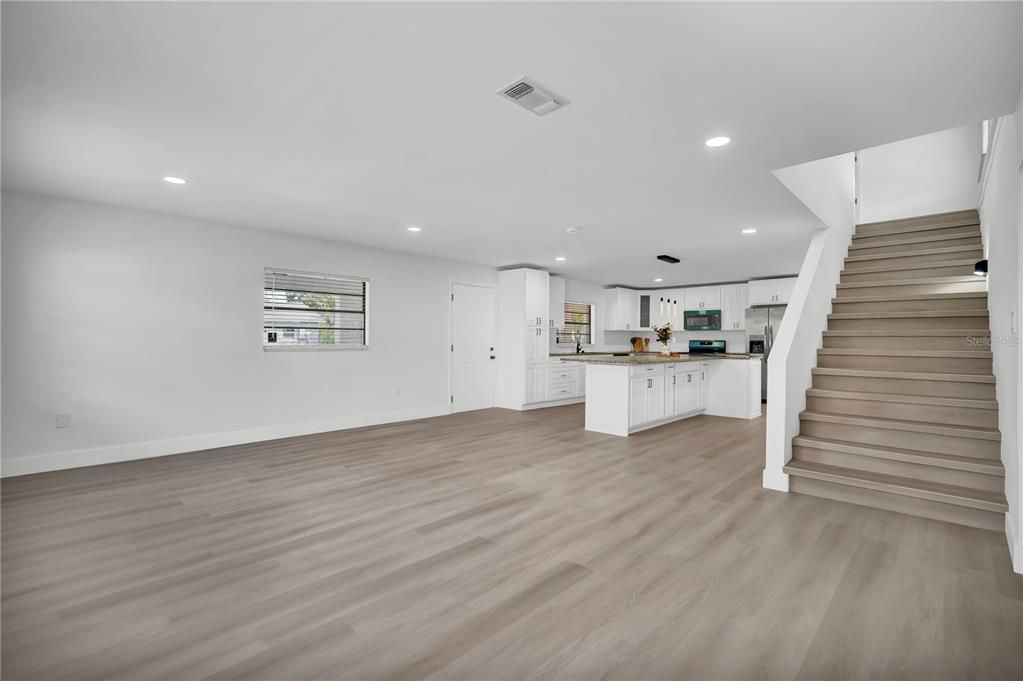 For Sale: $455,900 (6 beds, 4 baths, 3814 Square Feet)