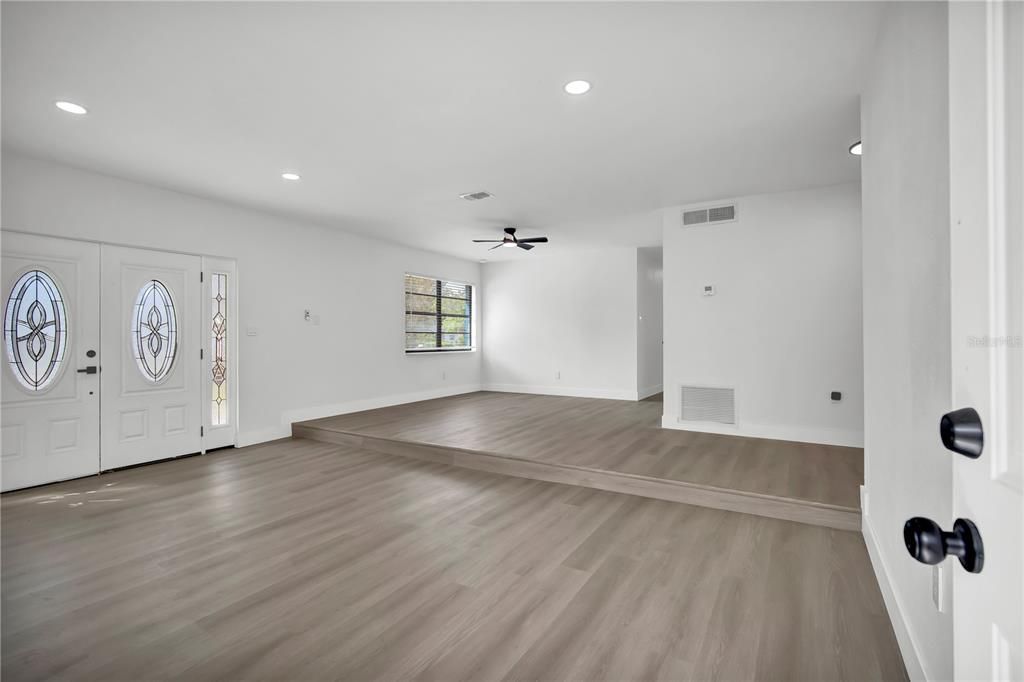 For Sale: $455,900 (6 beds, 4 baths, 3814 Square Feet)
