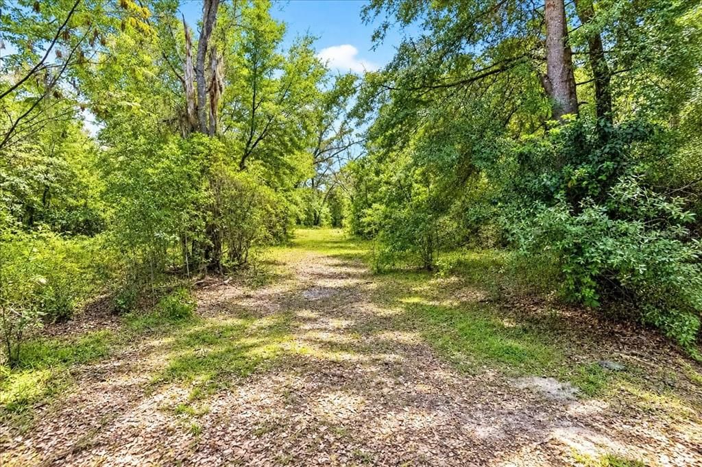 На продажу: $350,000 (32.77 acres)