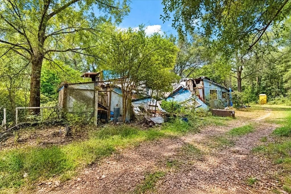 На продажу: $350,000 (32.77 acres)