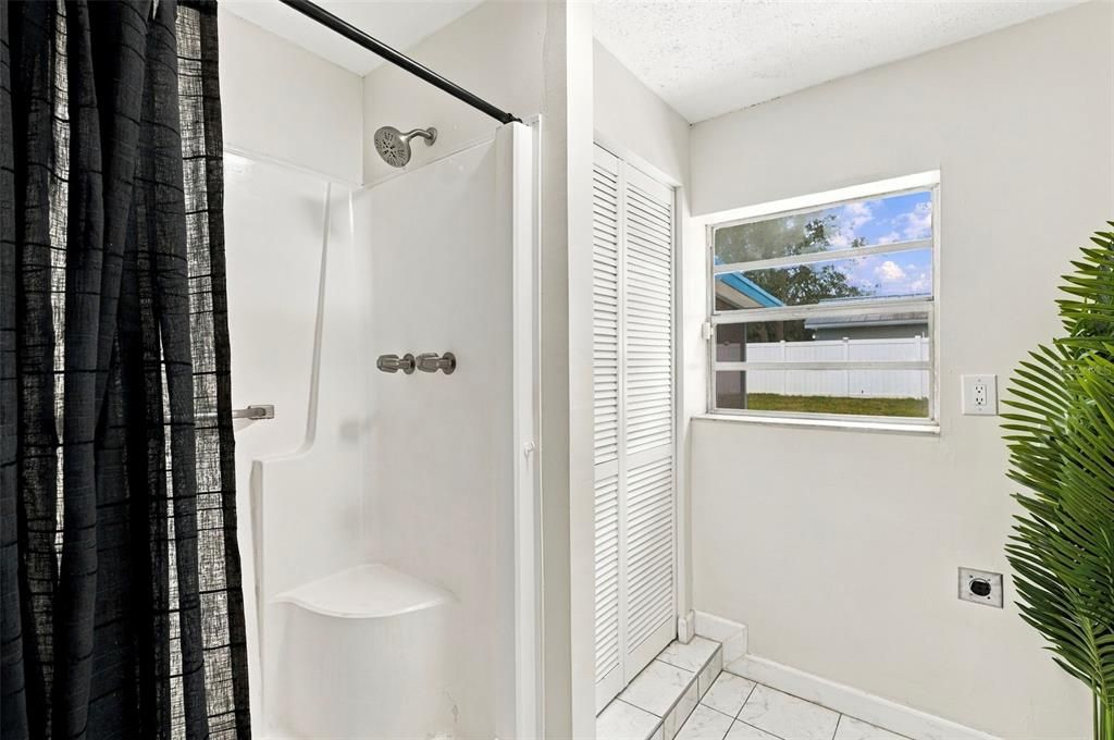 For Sale: $325,000 (3 beds, 2 baths, 1248 Square Feet)