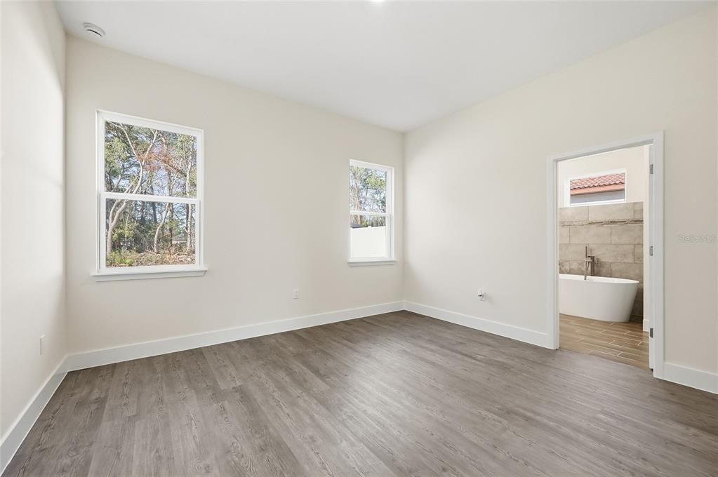 For Sale: $324,900 (4 beds, 3 baths, 1802 Square Feet)