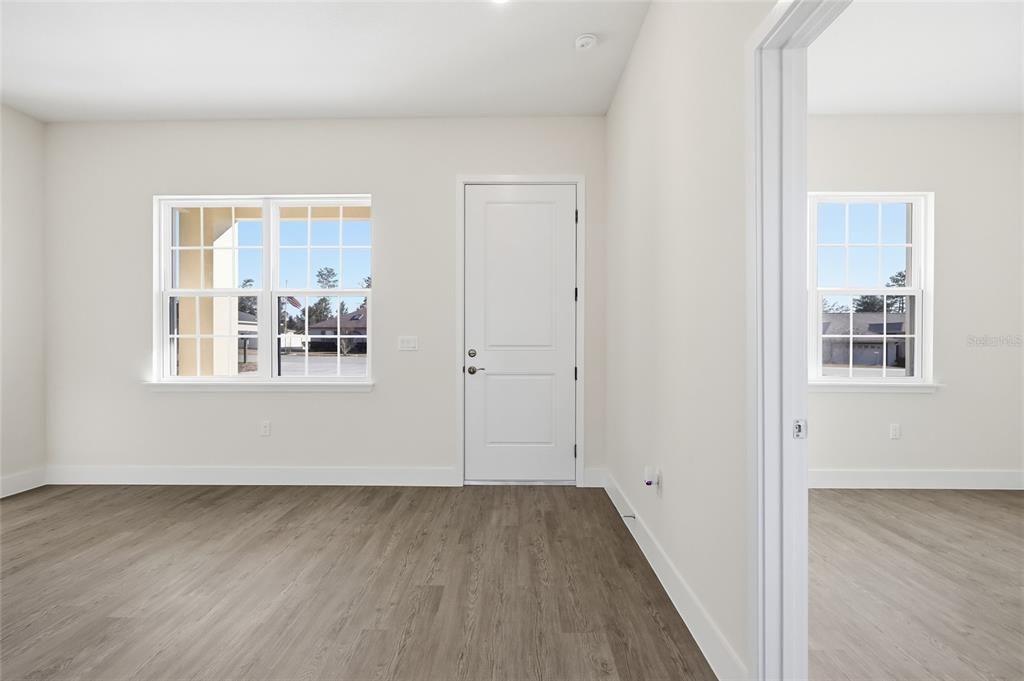 For Sale: $324,900 (4 beds, 3 baths, 1802 Square Feet)