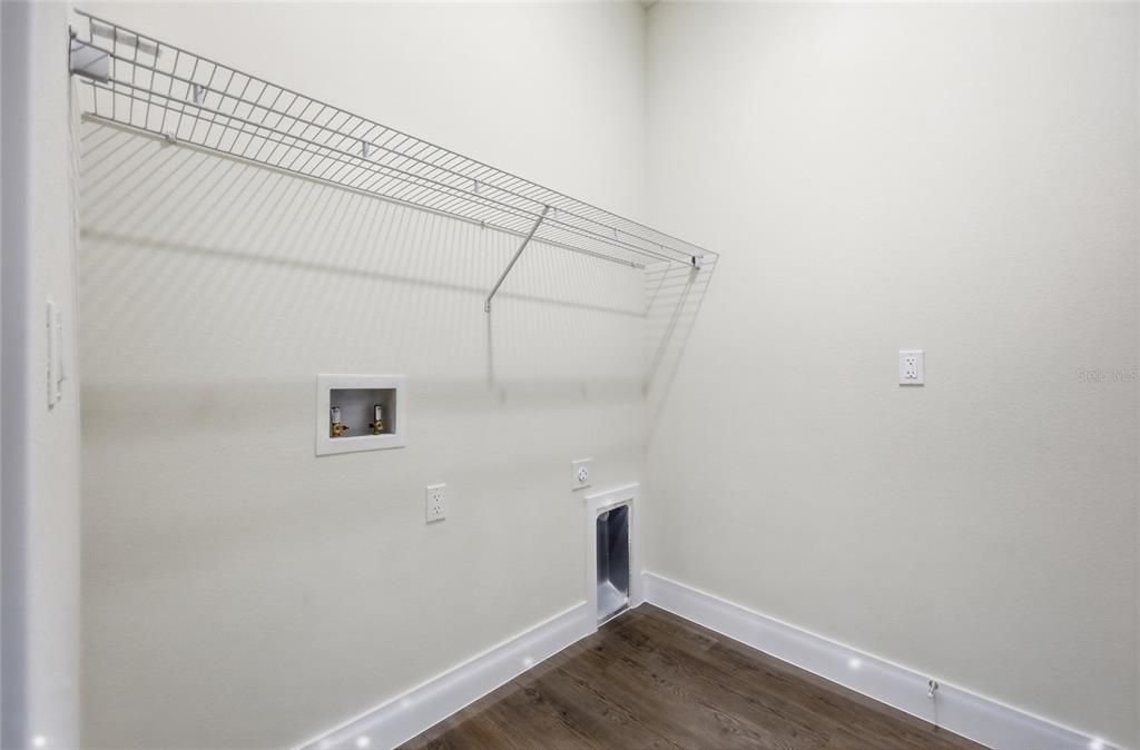 For Sale: $324,900 (4 beds, 3 baths, 1802 Square Feet)