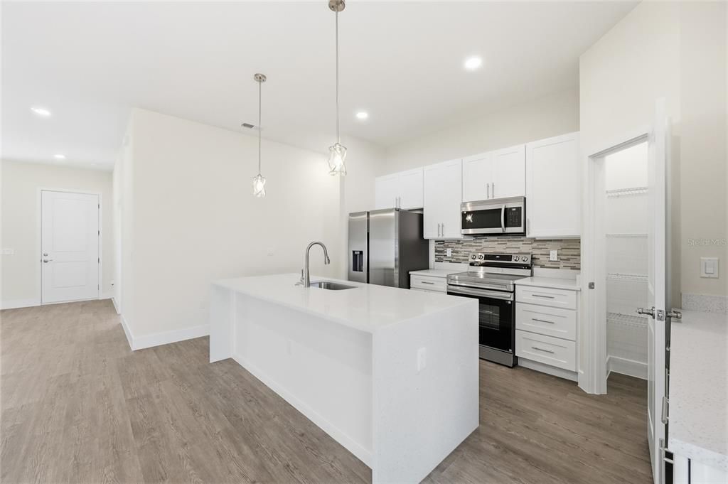 For Sale: $324,900 (4 beds, 3 baths, 1802 Square Feet)