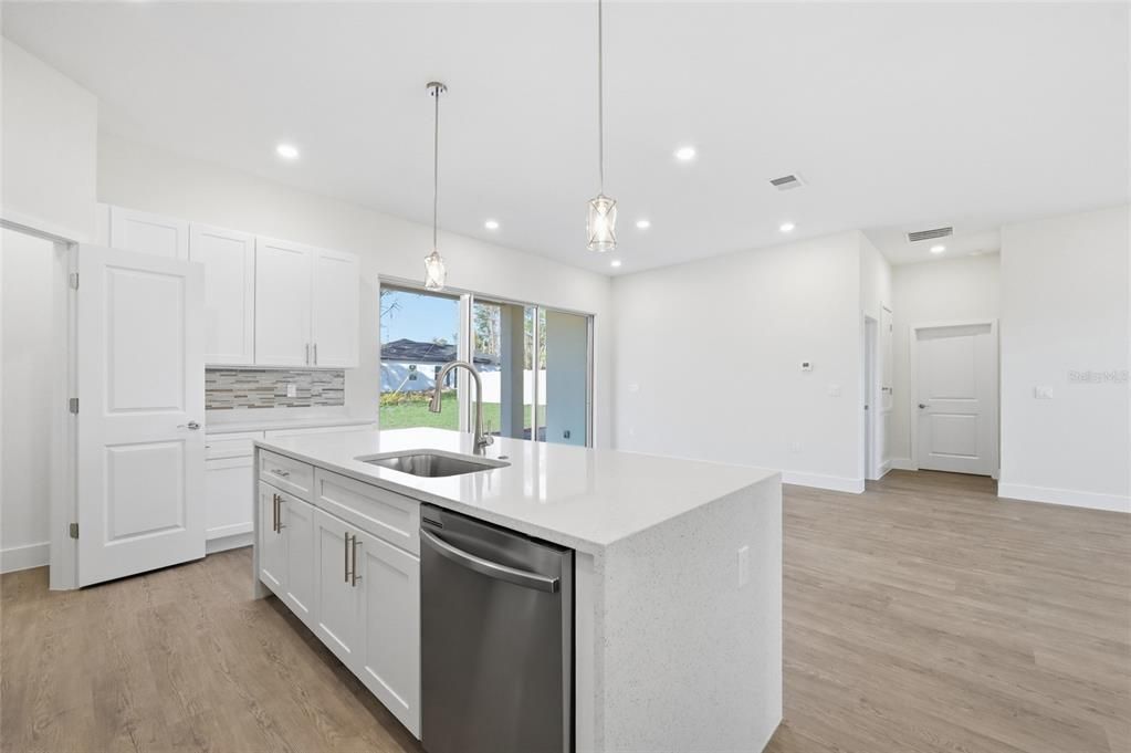 For Sale: $324,900 (4 beds, 3 baths, 1802 Square Feet)