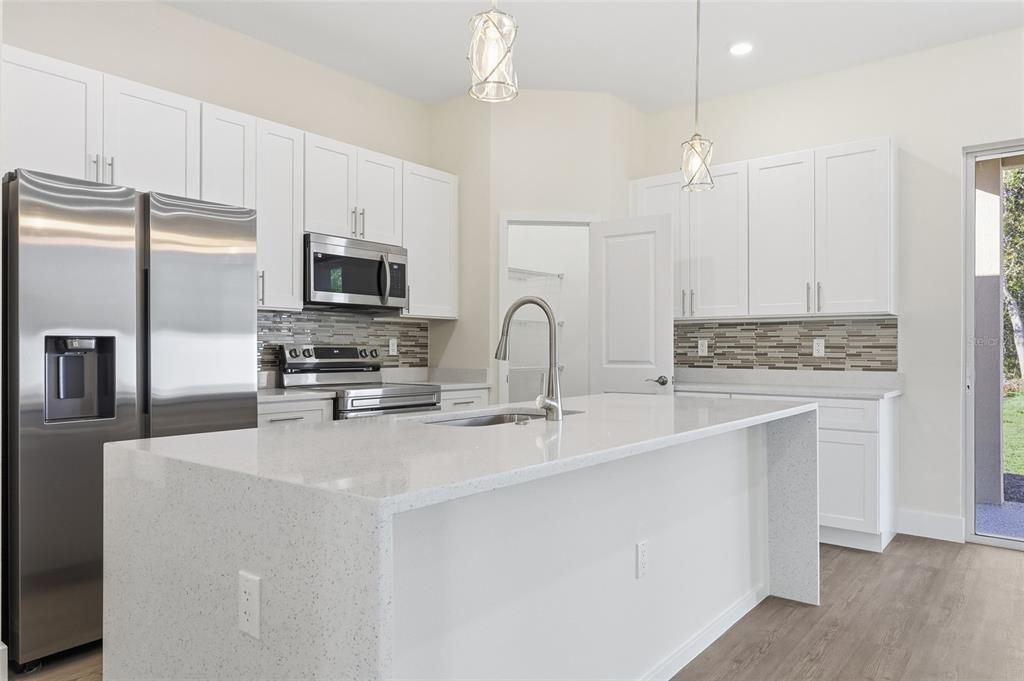 For Sale: $324,900 (4 beds, 3 baths, 1802 Square Feet)
