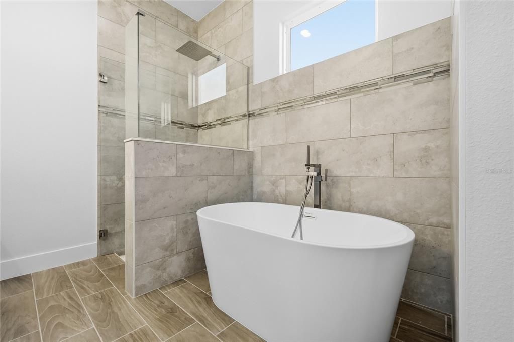 For Sale: $324,900 (4 beds, 3 baths, 1802 Square Feet)