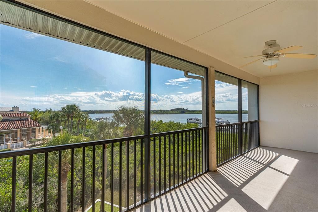 For Sale: $549,000 (2 beds, 2 baths, 1150 Square Feet)