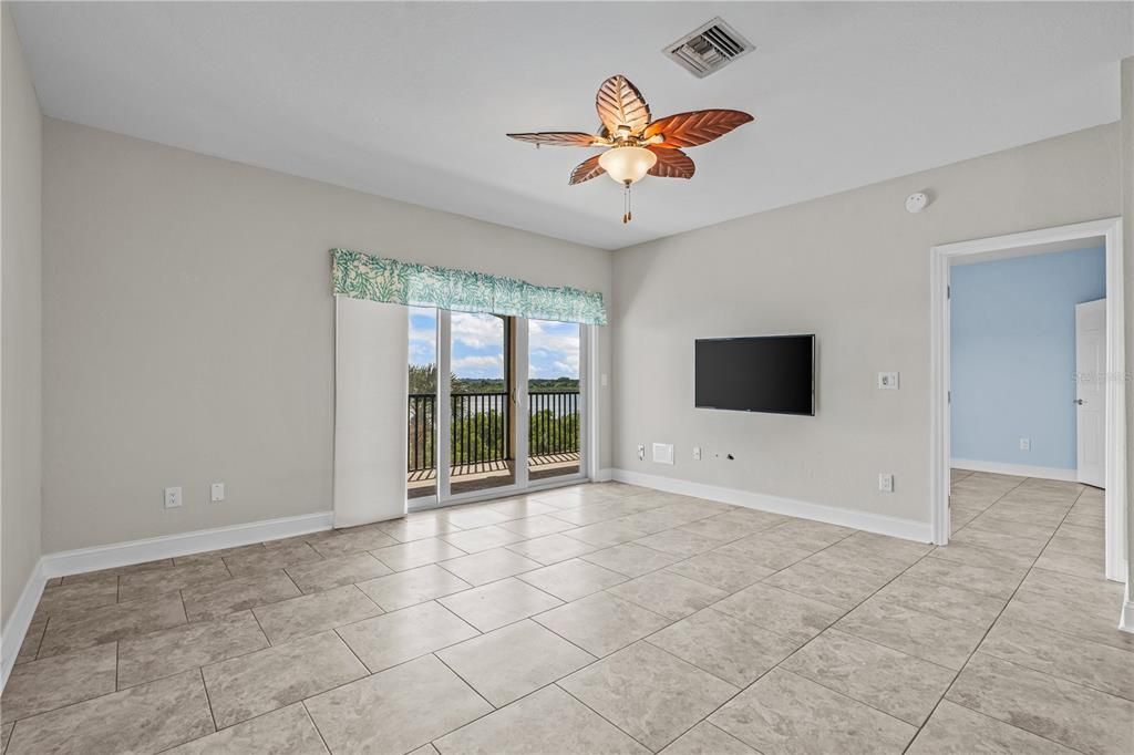 For Sale: $549,000 (2 beds, 2 baths, 1150 Square Feet)