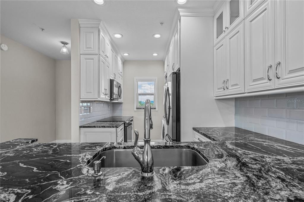 For Sale: $549,000 (2 beds, 2 baths, 1150 Square Feet)