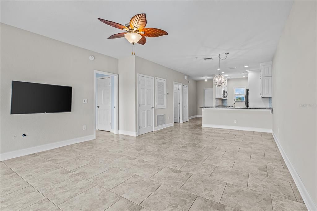 For Sale: $549,000 (2 beds, 2 baths, 1150 Square Feet)