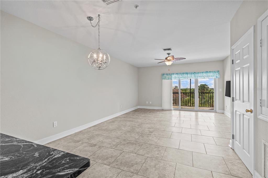 For Sale: $549,000 (2 beds, 2 baths, 1150 Square Feet)