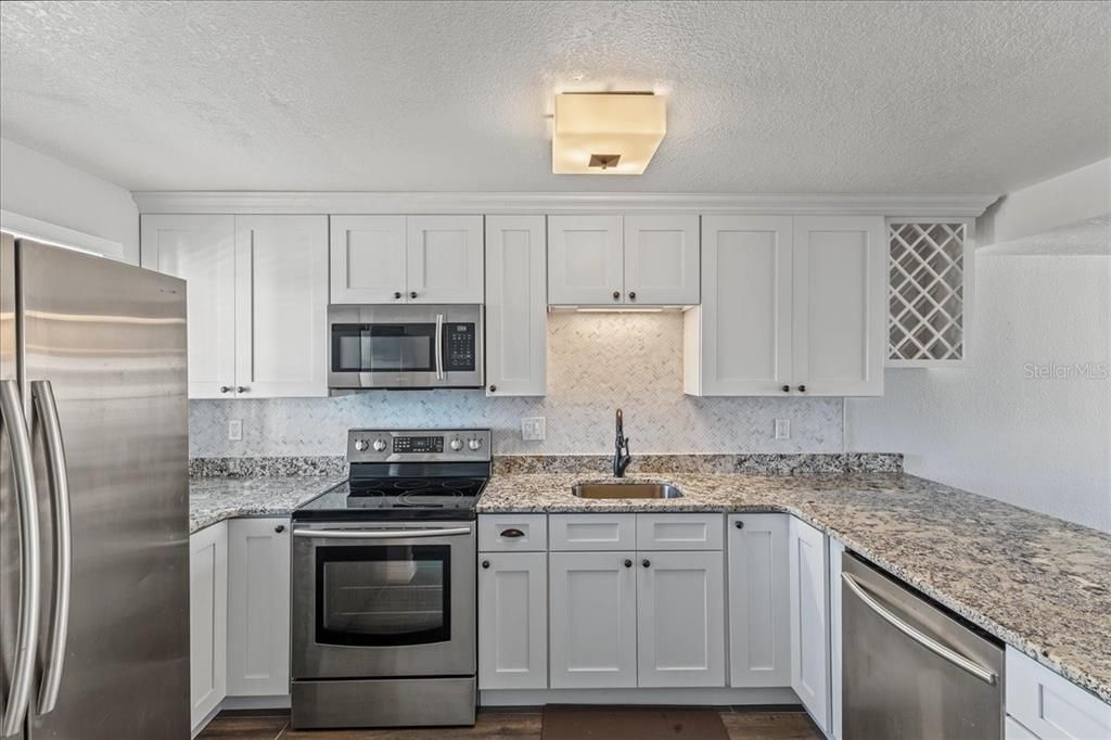 For Sale: $680,000 (2 beds, 2 baths, 1130 Square Feet)