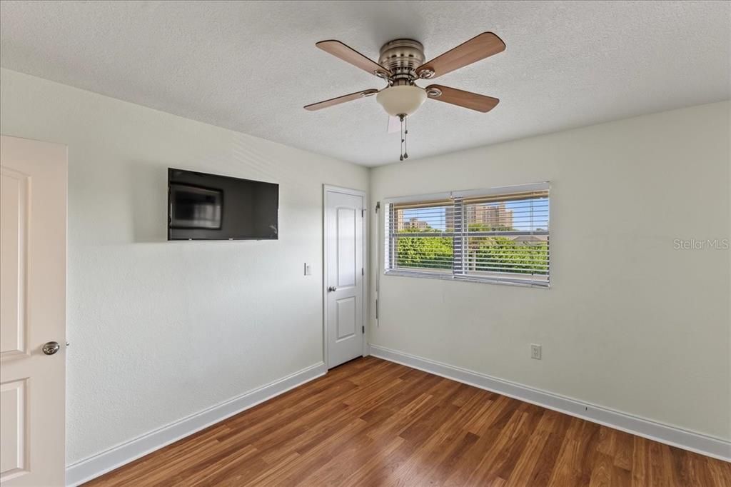 For Sale: $680,000 (2 beds, 2 baths, 1130 Square Feet)