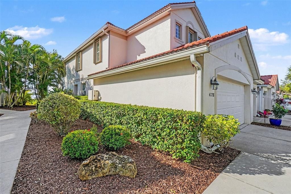 For Sale: $319,000 (2 beds, 2 baths, 1626 Square Feet)