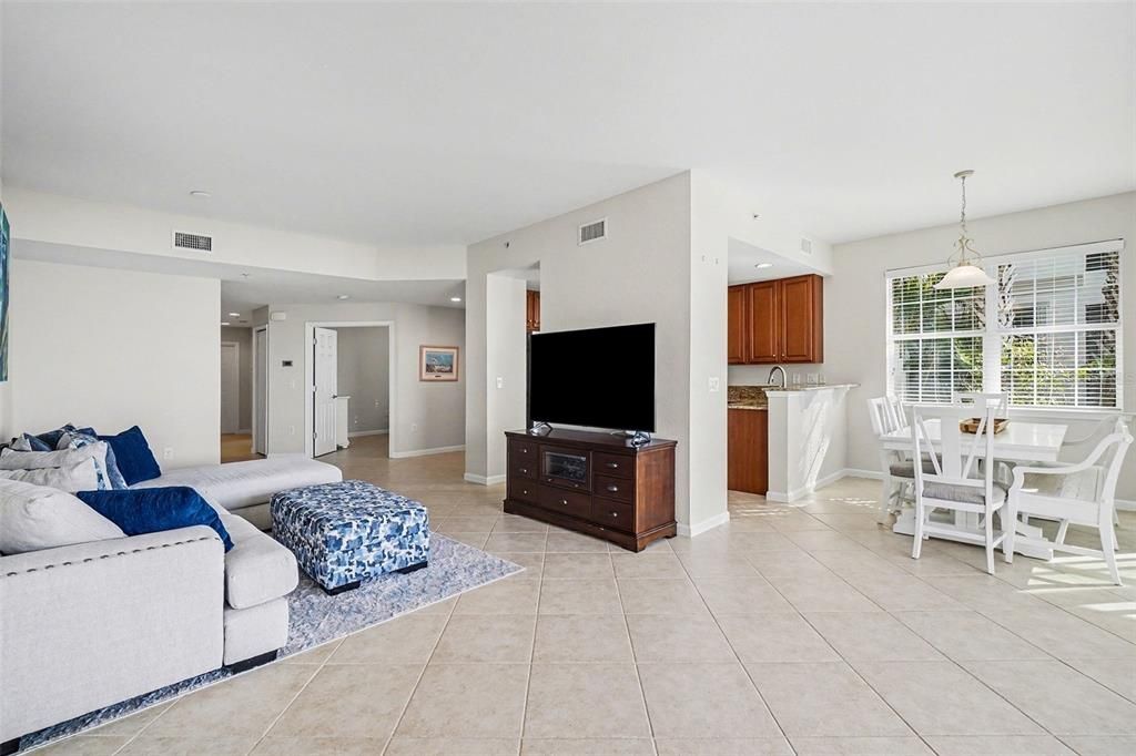 For Sale: $319,000 (2 beds, 2 baths, 1626 Square Feet)