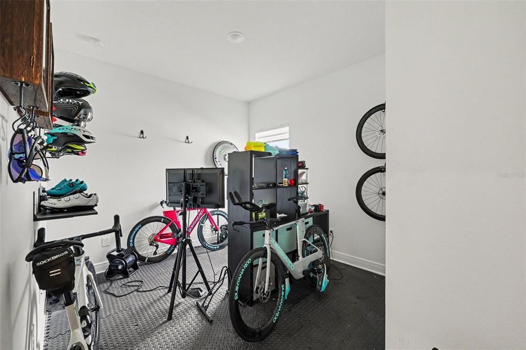 For Sale: $305,000 (4 beds, 2 baths, 1590 Square Feet)