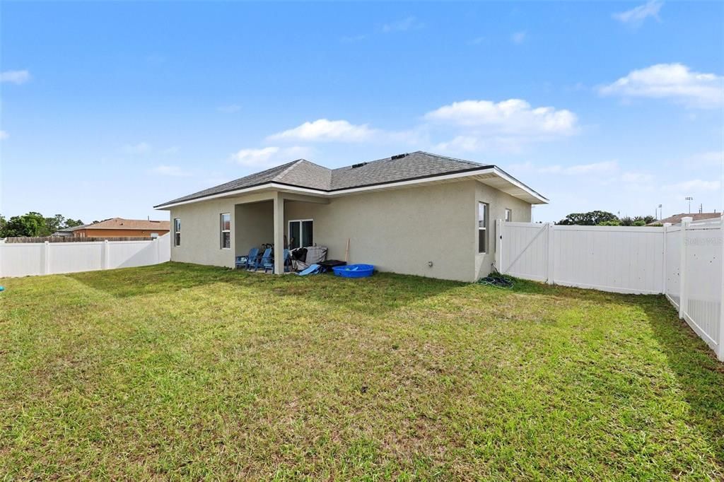For Sale: $305,000 (4 beds, 2 baths, 1590 Square Feet)