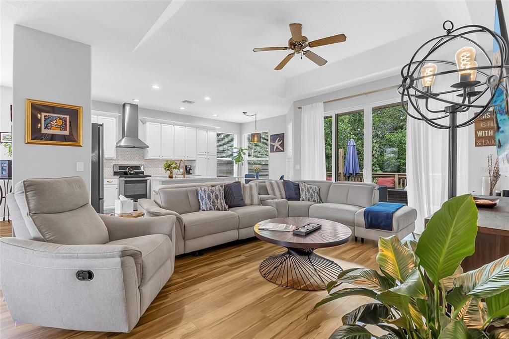 For Sale: $575,000 (4 beds, 2 baths, 2005 Square Feet)