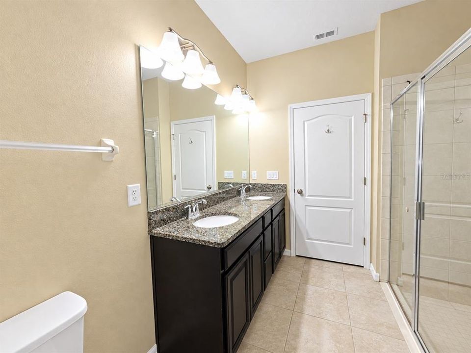 For Rent: $2,395 (3 beds, 2 baths, 1860 Square Feet)